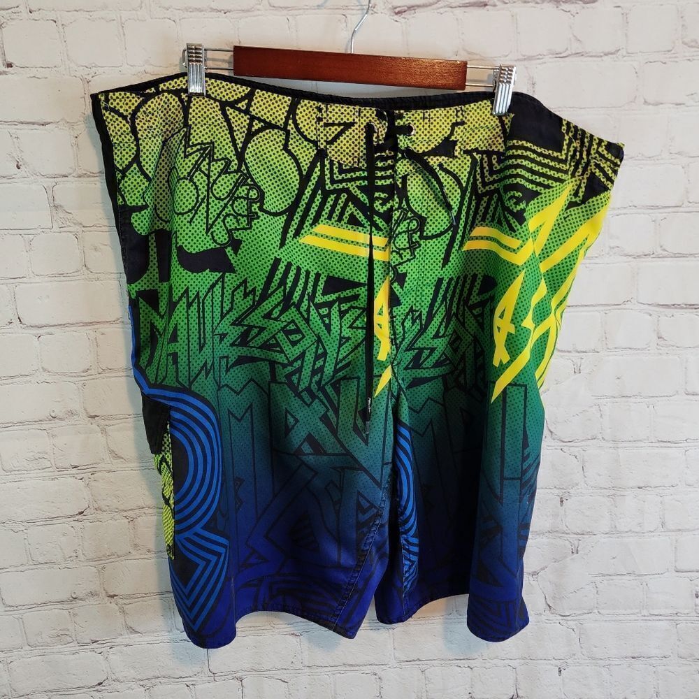 Men's Maui & Sons swim trunks, size XL